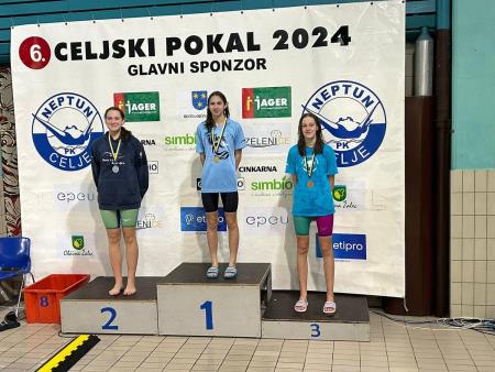 Calcitovi plavalci v knežjem mestu osvojili šest bleščečih odličij (1)